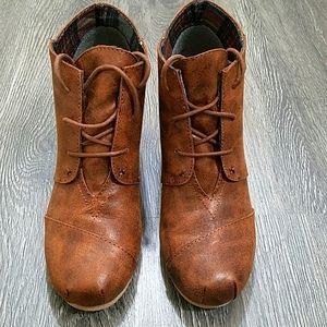 Maurices 7 Cognac Wedge